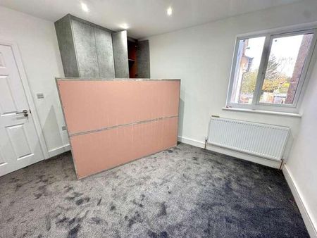 Greenford Avenue, London, W7 - Photo 2