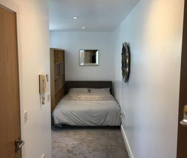 Studio to rent - Photo 2