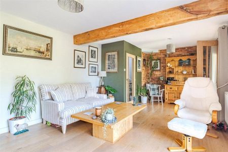 2 bedroom semi-detached house to rent - Photo 4