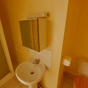 Location Appartement 1 pièce 20m² CHATELLERAULT 86100 - Photo 3