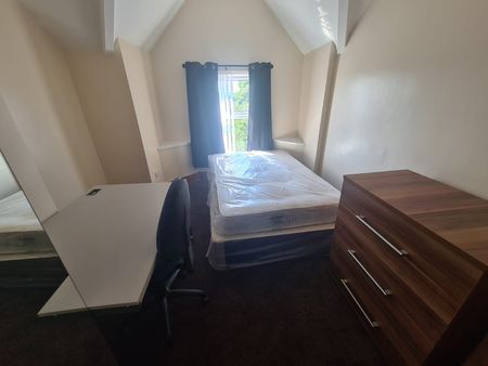 6 Bed - 27 Regent Terrace, Hyde Park, Leeds - LS6 1NP - Student - Photo 2
