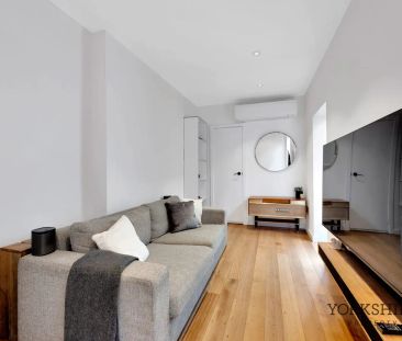 “Striking Single Front” - Photo 6