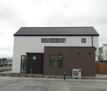 Are you searching for a stylish and comfortable, three bedroom town... - Photo 6