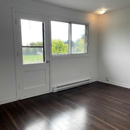 4 1/2 À LOUER, POINTE AUX TREMBLES, 1ER AVRIL - Photo 3