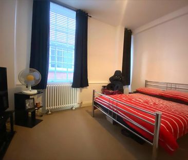 2 bedroom flat to rent - Photo 2