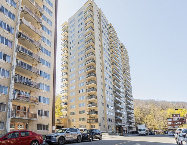 3210-3250 Forest Hill | 3250 Forest Hill, Montreal - Photo 1