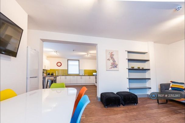 1 bedroom in a house share to rent - Photo 1