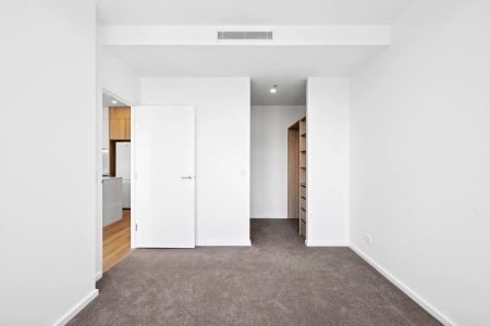 Modern and spacious one bedroom unit in Prime location - Photo 3