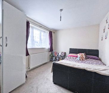 North Farm Road, Farnborough, GU14 - Photo 3