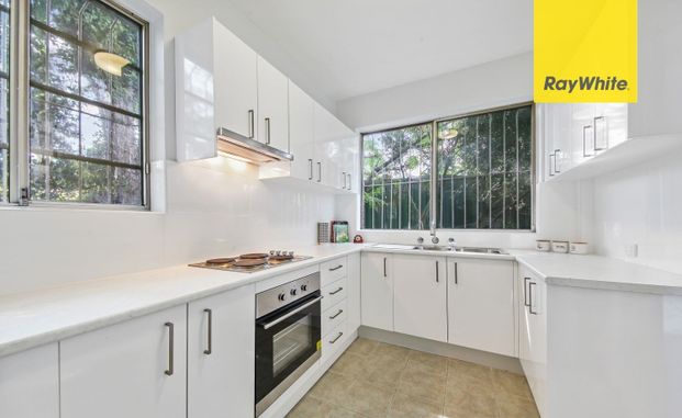 Bright & Spacious 2-Bedroom Apartment in a Convenient Bexley North Location - Photo 1