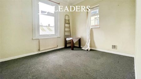 2 bedroom apartment to rent St. Helens Road, Westcliff-on-Sea, SS0 - Photo 2