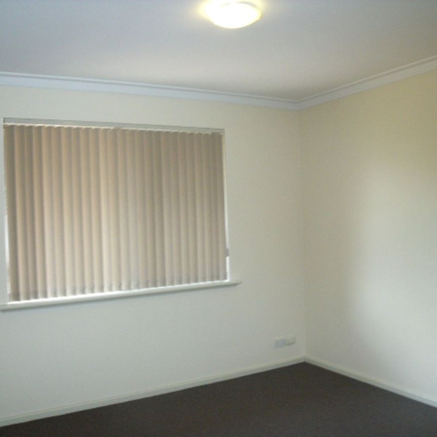 Neat & Tidy Duplex Located in Quiet Location & Great School Zones!!! - Photo 1