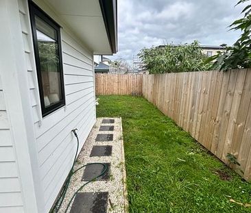 Stunning New 5-Bedroom Home in Otahuhu - Photo 4