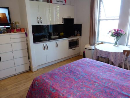 Studio to rent - Photo 3