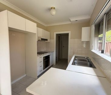 THREE BEDROOM TOWNHOUSE - Photo 6