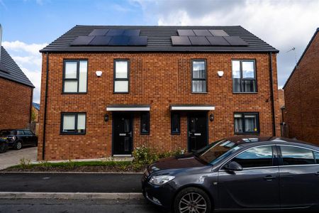 3 bedroom semi-detached house to rent - Photo 5