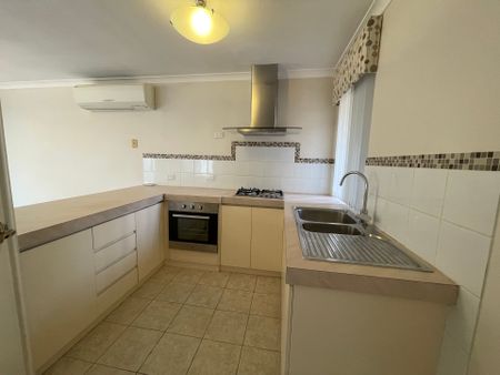 Tidy 3 Bedroom Villa - Photo 3