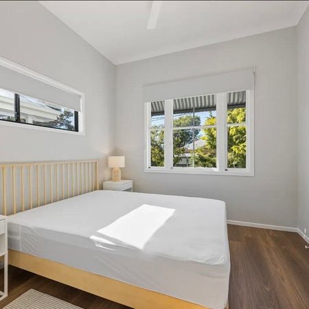 East Brisbane - Photo 3