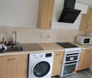 Room in a Shared Flat, Burnsall Croft, LS12 - Photo 6