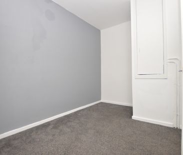 2 Bedroom Terraced House - Photo 2