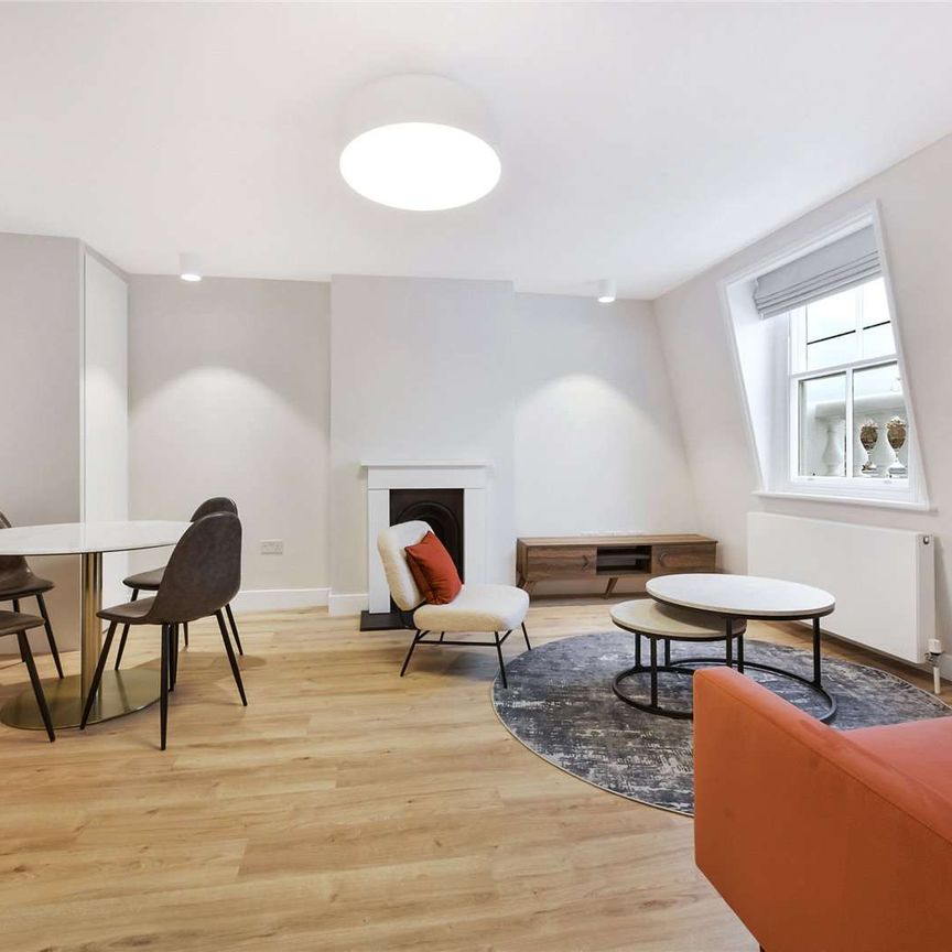 A fantastic lateral one bedroom apartment situated in South Kensington. - Photo 1
