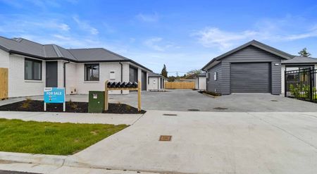 Modern Two Bedroom Unit with Ensuite - Photo 5