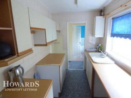 3 bedroom terraced house to rent - Photo 3
