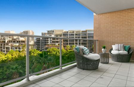 Beautiful 2 Bedroom Apartment in the Heart of Waterloo - Photo 5