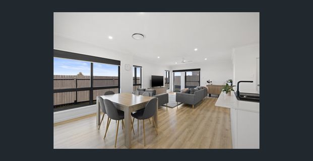 LIGHT, BRIGHT & BEAUTIFUL - Photo 1