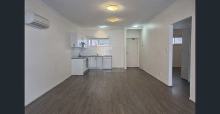 Brilliant location with Pool & Gym - Photo 2