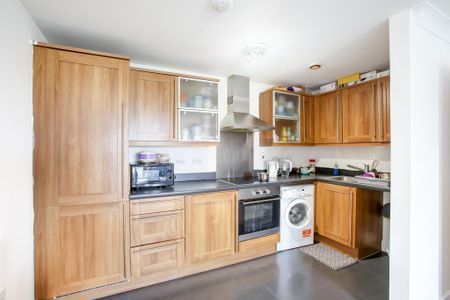 2 bedroom flat to rent - Photo 2