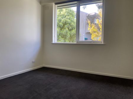 7 / 2-4 Watson Grove, Glen Huntly - Photo 2