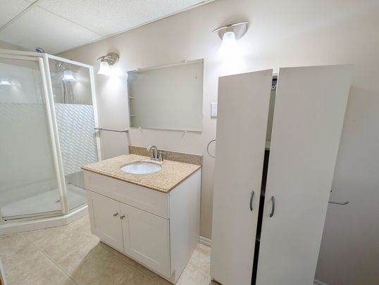 42 Leeper St, St. Catharines - 1 Bedroom Main Unit - Photo 1
