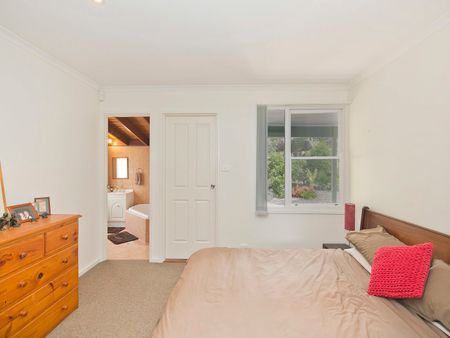 30 Charteris Crescent, Chifley ACT 2606 - House For Rent | Domain - Photo 4