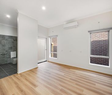 3 McCulloch St, Melton South, Vic 3338 - Photo 3