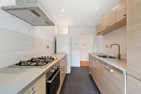 2 bedroom flat to rent - Photo 3