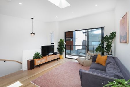 2/219 Essex Street, West Footscray VIC 3012 - Townhouse For Rent | Domain - Photo 3