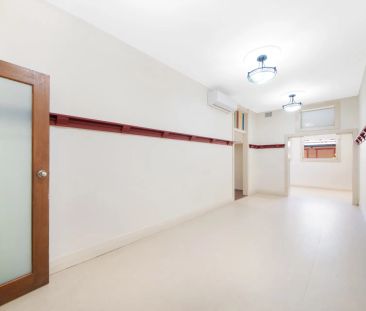 Duplex Sized, Renovated Ground Floor Apartment - Photo 1
