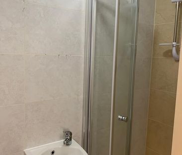 Bedsit, High Road, IG1 - Photo 3