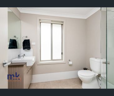 Private 1 Bedroom Flat with Extra Living Space/ 2nd Bedroom - Photo 5