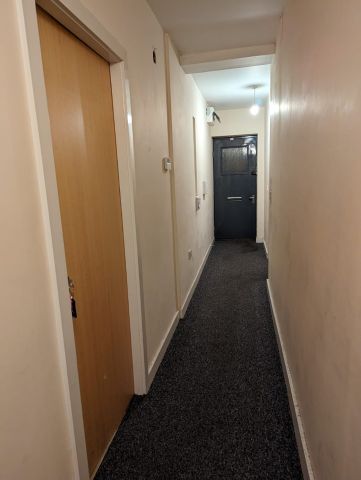 3 Bed Flat, Manchester, M15 - Photo 3