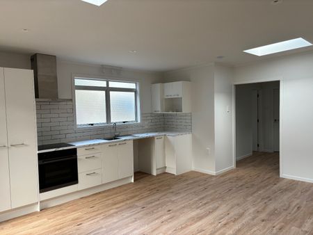 New Windsor Newly renovated unit with Garage - Photo 3