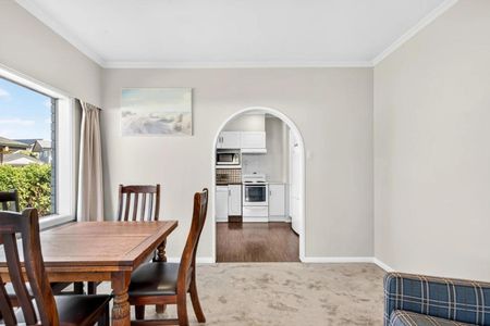 Relaxed Living Close to Schools and Guthrie Park - Photo 4