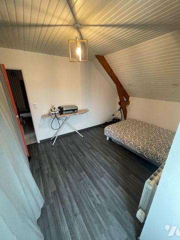 Située à seulement 3 minutes de La Gacilly, cette maison, en très bon état, offre un cadre de... - Photo 3