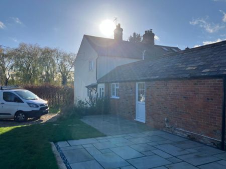 2 bedroom semi-detached house to rent - Photo 5