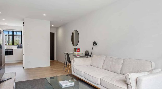 Modern 2 Bedroom, 2 Bathroom Unfurnished Townhouse - Photo 1