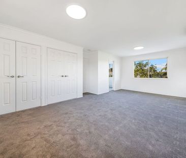 SPACIOUS FAMILY HOME - Photo 5