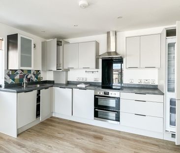 2 bedroom Flat To Let - Photo 5