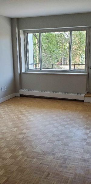 EN PLEIN COEUR DE VERDUN - grand 3 1/2 à deux pas du parc - Photo 1