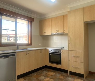 3/8 Speare Avenue, 2350, Armidale Nsw - Photo 4